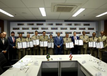 Governador assina 130 promoções e PM tem 1ª mulher coronel