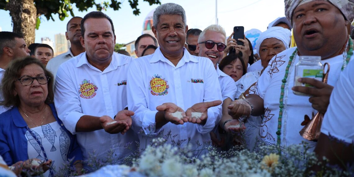 Fé e tradição marcam a Festa de Iemanjá em Salvador