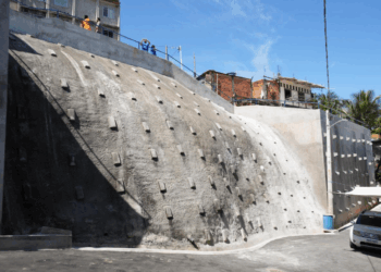 Prefeitura entrega contenção em Periperi e projeta 650 áreas protegidas