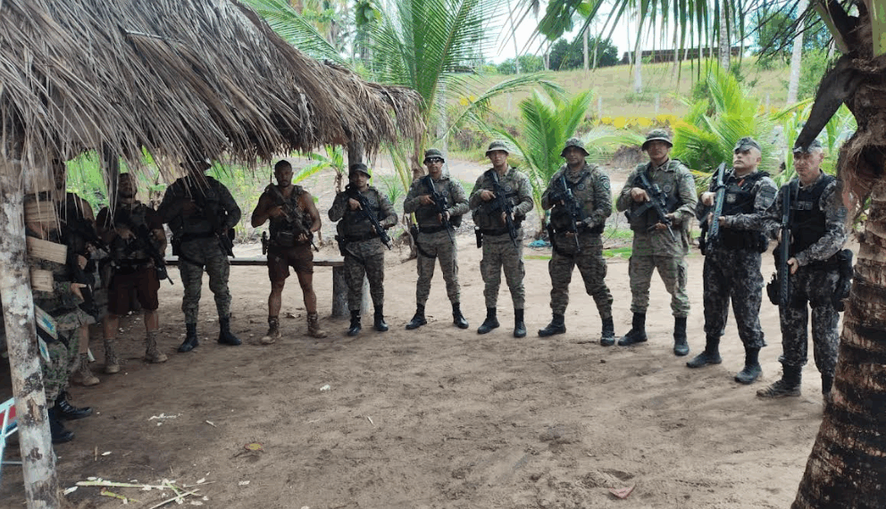 Suspeitos de atirar em turistas são presos na Bahia