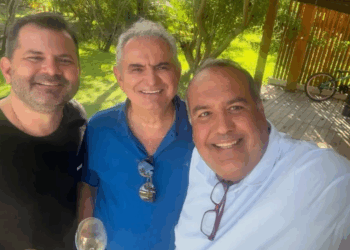 Sandro Régis se oferece para coordenar campanha de Coronel ao Senado