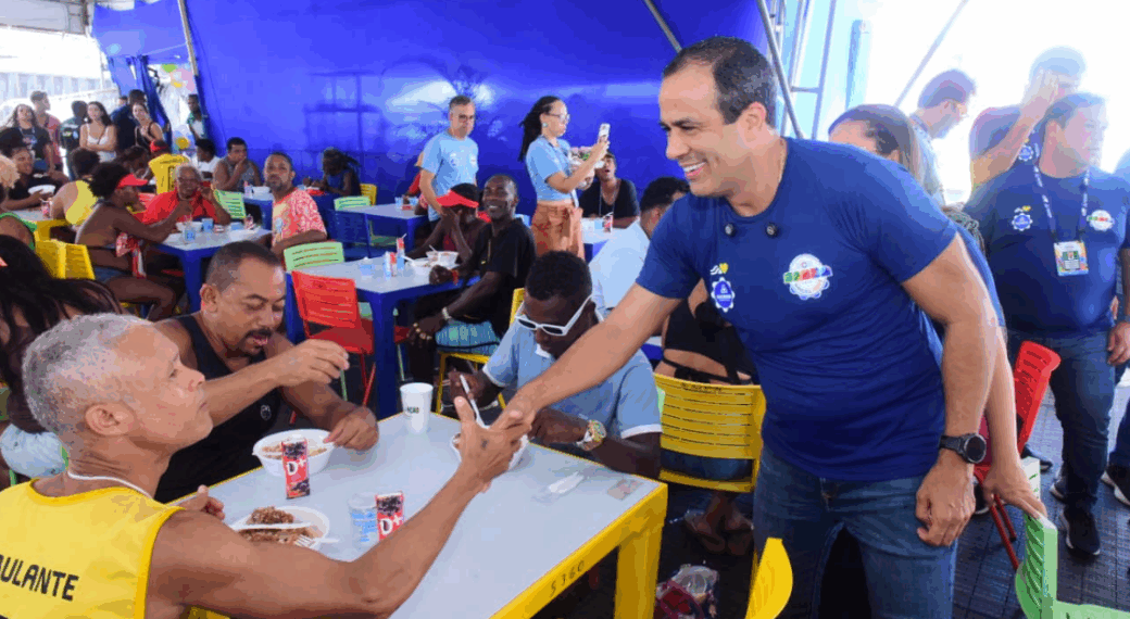 Prefeito visita ambulantes no Circuito Dodô