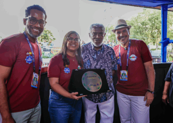Nelson Rufino recebe título no Carnaval 2026