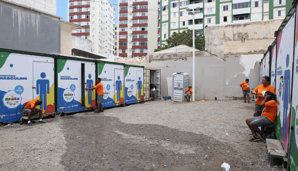 Centros de Convivência oferecem chuveiros a catadores