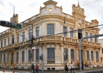 Justiça autoriza reajuste salarial do prefeito de Feira de Santana