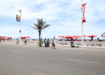Ambulantes aprovam estrutura instalada na Barra