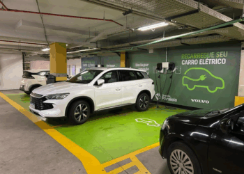 Centro de compras reúne serviços tecnológicos