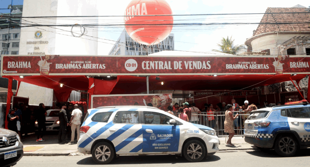 Transporte gratuito marca entrega de kits a ambulantes no Carnaval