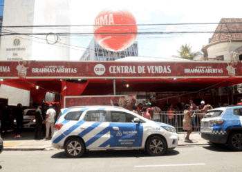 Transporte gratuito marca entrega de kits a ambulantes no Carnaval