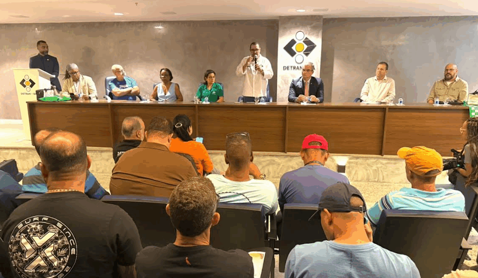 Governo do Estado capacita condutores de trio e inaugura espaço de descompressão