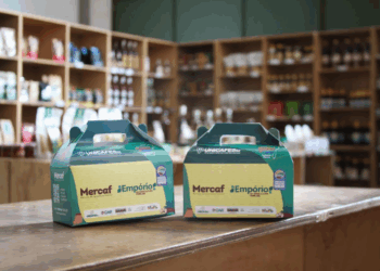 Recicladores recebem alimentos da agricultura familiar