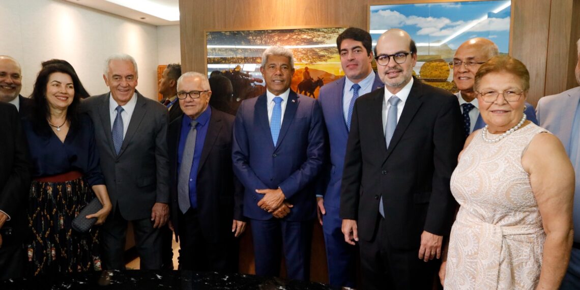 Jerônimo participa da posse de Otto Alencar Filho no TCE-BA