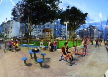 Prefeitura entrega praça requalificada no Marback