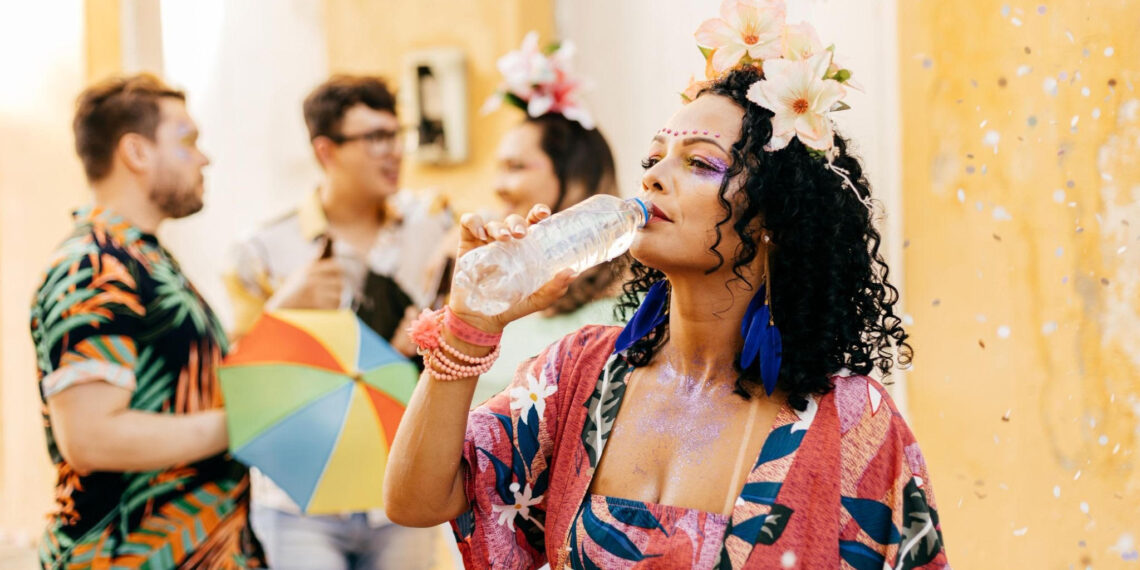 Saiba como curtir as festas de verão sem descuidar da saúde