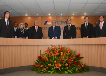 Ivana Bastos prestigia sessão solene em homenagem a Hugo Motta e César Borges no TCM