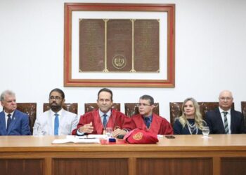 Ivana Bastos prestigia posse do desembargador Geder Gomes na Alejub