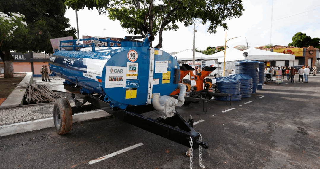 Entrega de equipamentos fortalece agricultura familiar e infraestrutura rural em Itaberaba