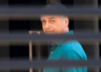 Bolsonaro recebe alta e ficará em prisão domiciliar temporária