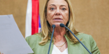 Saída de Fabíola Mansur do PSB agita cenário político