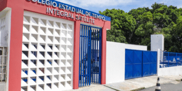 Modernizada, escola estadual em Salvador amplia oferta de ensino em tempo integral