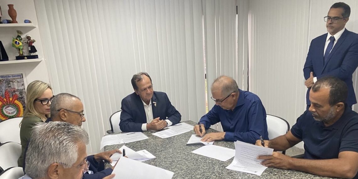 Setur-BA fecha acordos para qualificar turismo no interior