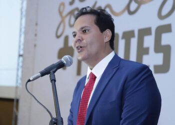 Eures Ribeiro apoia Rui Costa e adia 2º voto ao Senado