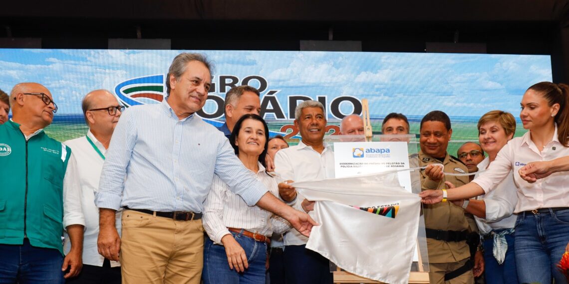 Jerônimo participa de feira agro e anuncia ações em Correntina