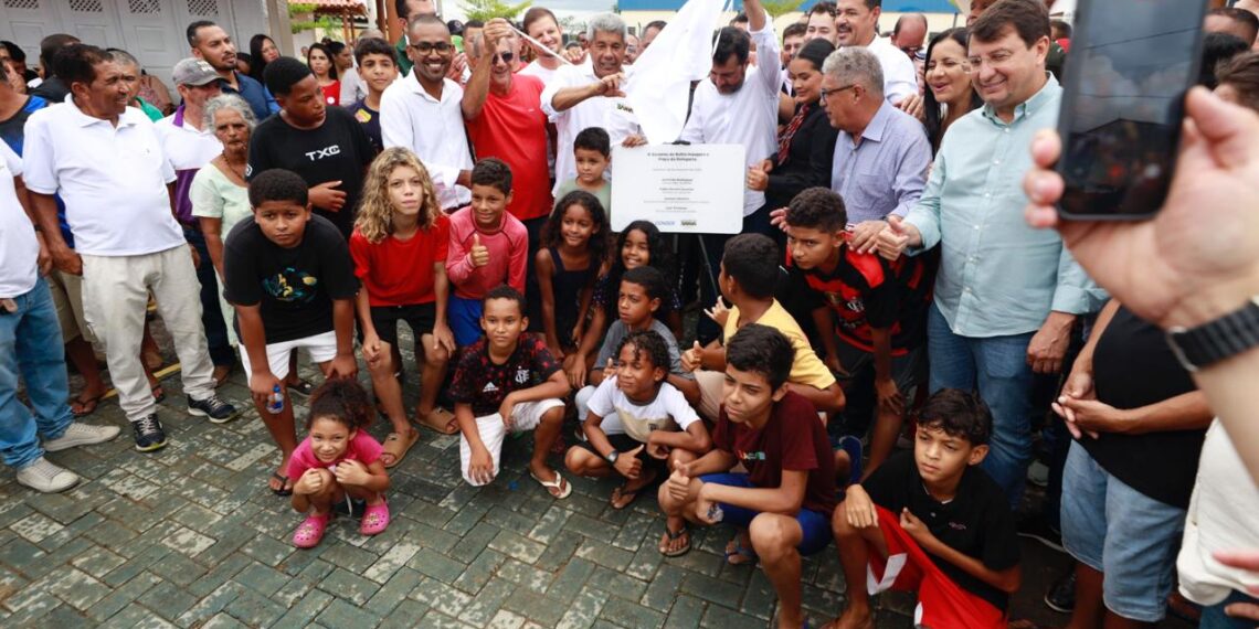 Estado entrega delegacia e praça em Itarantim
