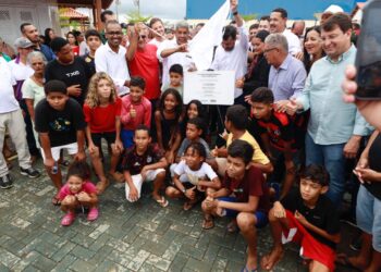 Estado entrega delegacia e praça em Itarantim