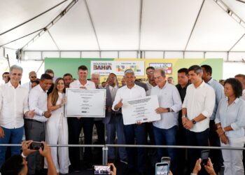 Estado entrega obras e impulsiona produção em Itaberaba