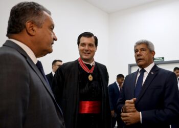 Governador participa de posse no MP baiano