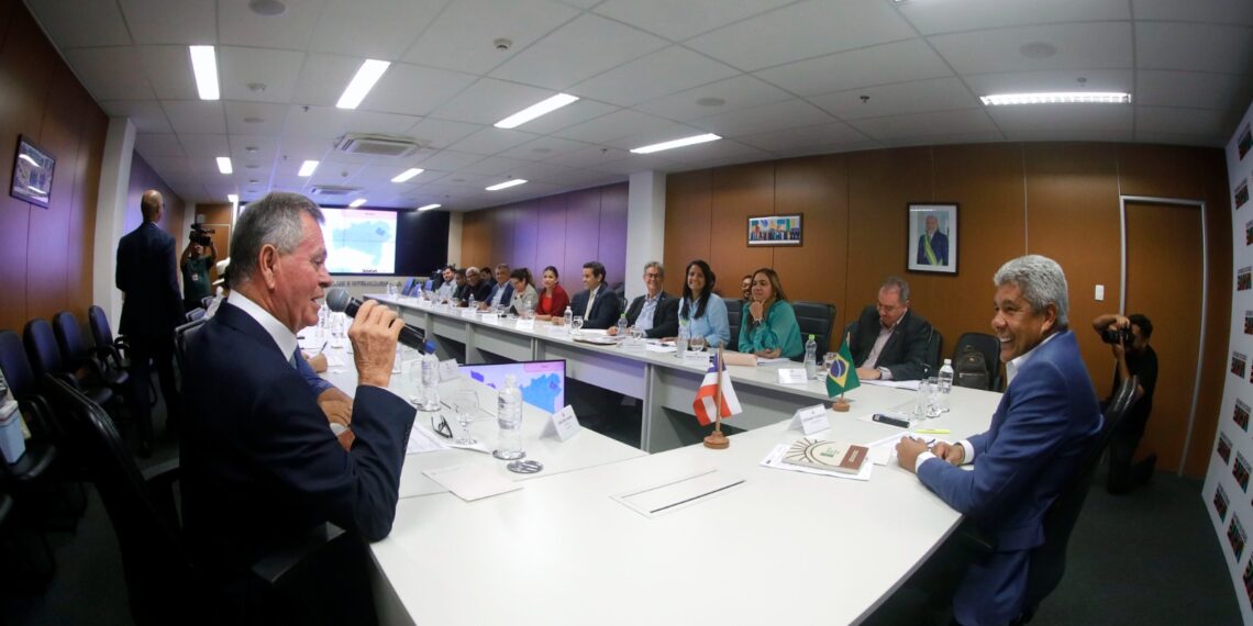 Estado garante ambulâncias e R$ 36 mi para Valente