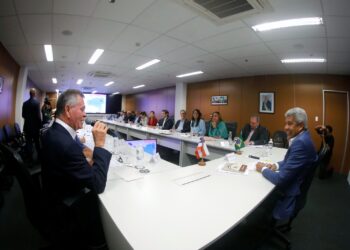 Estado garante ambulâncias e R$ 36 mi para Valente