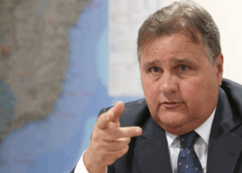 Geddel volta a alfinetar ministro após atrito