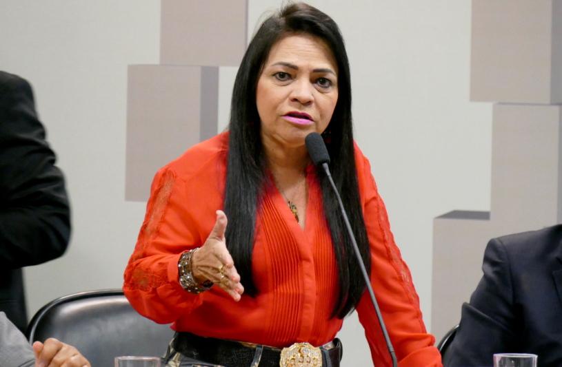 PF investiga fraude em tablets na gestão Moema Gramacho