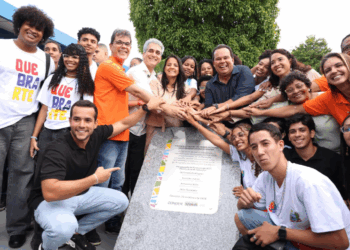Estado entrega reforma de escola em Salvador
