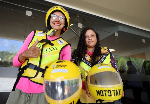 Mototaxistas recebem EPIs e certificação em Feira