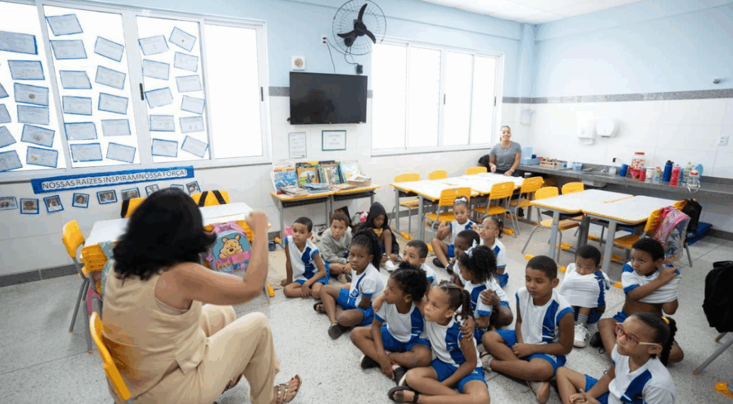 Prefeitura envia à Câmara reajuste do piso e bolsa do EJA