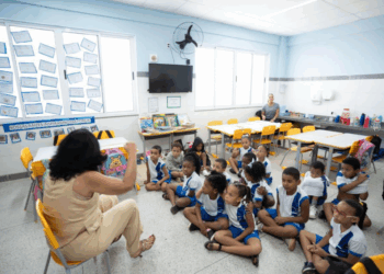 Prefeitura envia à Câmara reajuste do piso e bolsa do EJA