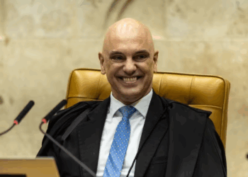 Moraes volta atrás e nega visita de assessor de Trump a Bolsonaro