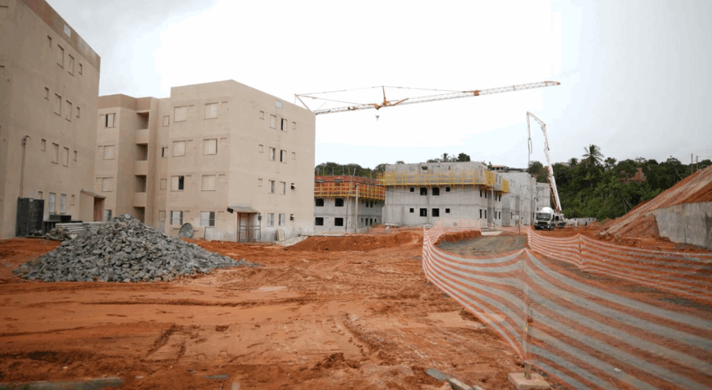 Prefeito anuncia acesso a moradias no Cassange