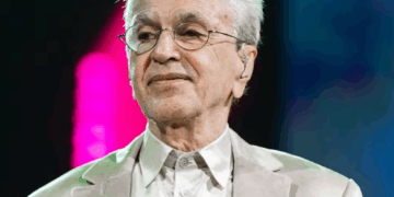 Caetano Veloso vence processo contra Osklen