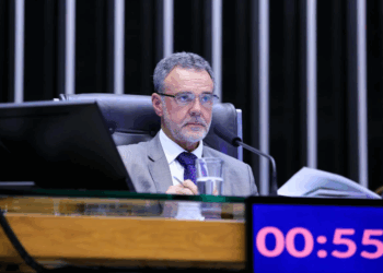 Defesa do Consumidor: Deputado Daniel Almeida destaca trajetória no setor