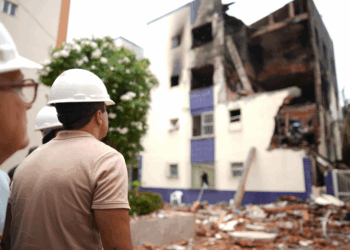 Bruno Reis vistoria prédio após incêndio no Stiep