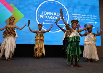 Jornada Pedagógica discute bolsa para alunos da EJA