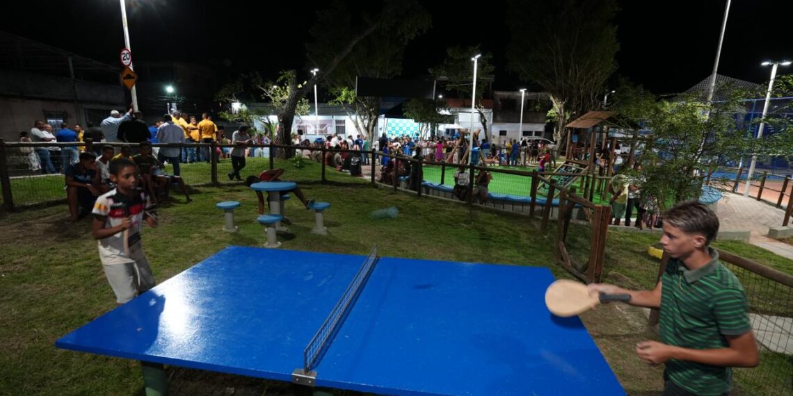 Prefeitura entrega praça requalificada em Paripe com mais opções de lazer para moradores do Subúrbio