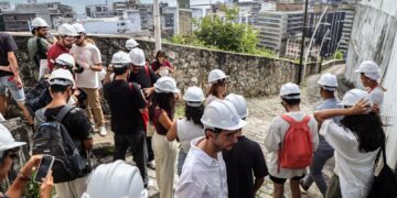 Caminhada guiada na Ladeira da Misericórdia debate memória urbana em Salvador