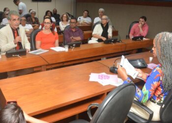 Comissão da ALBA debate alfabetização e cobra resultados de Salvador