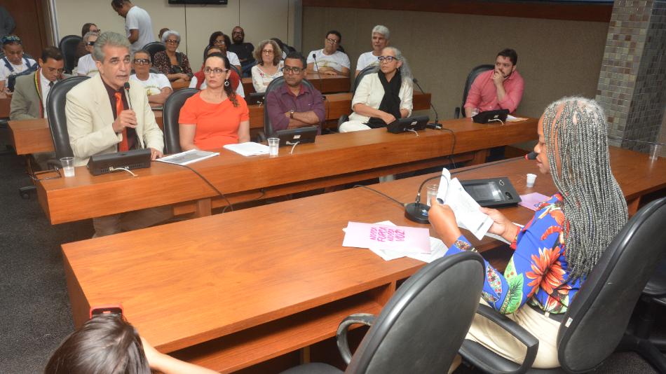 Comissão da ALBA debate alfabetização e cobra resultados de Salvador