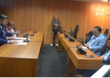 Comissão da ALBA aprova audiência para discutir cobrança em aeroporto